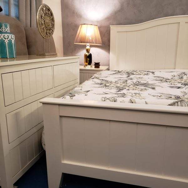 White dresser 6 drawers