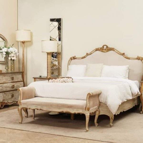 Hand carved Chinoti bed set made from solid Sheesham wood by Homefactree