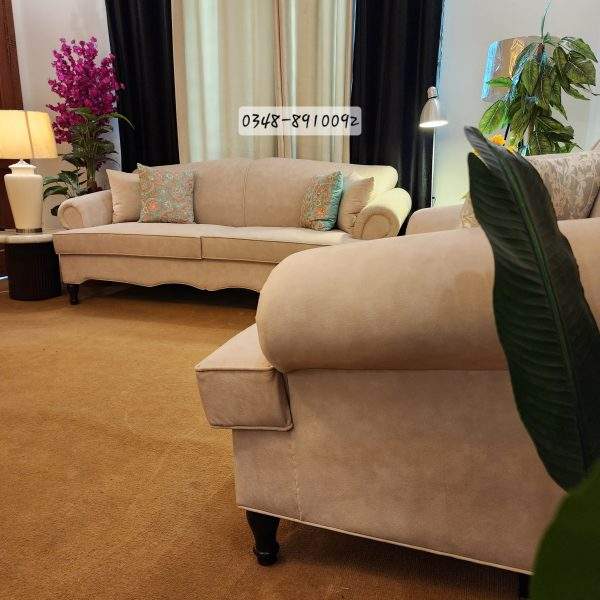 oyal-victorian-sofa-set-pakistan-sale Royal Victorian sofa set with carved wooden frame and luxury velvet fabric available in Pakistan.