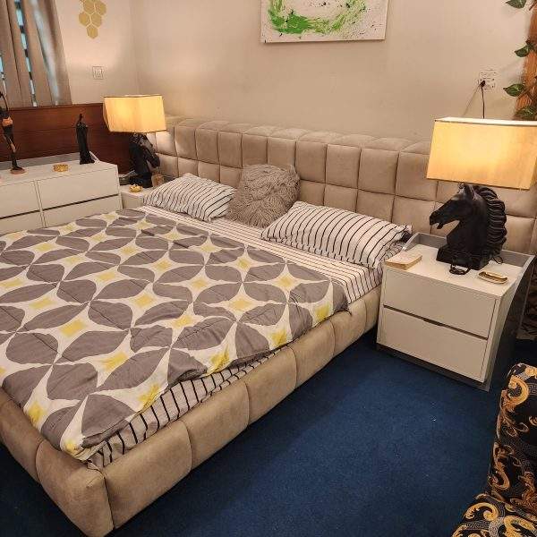 Detailed view of the generously wide upholstered headboard of the Homefactree Bubble Bed.